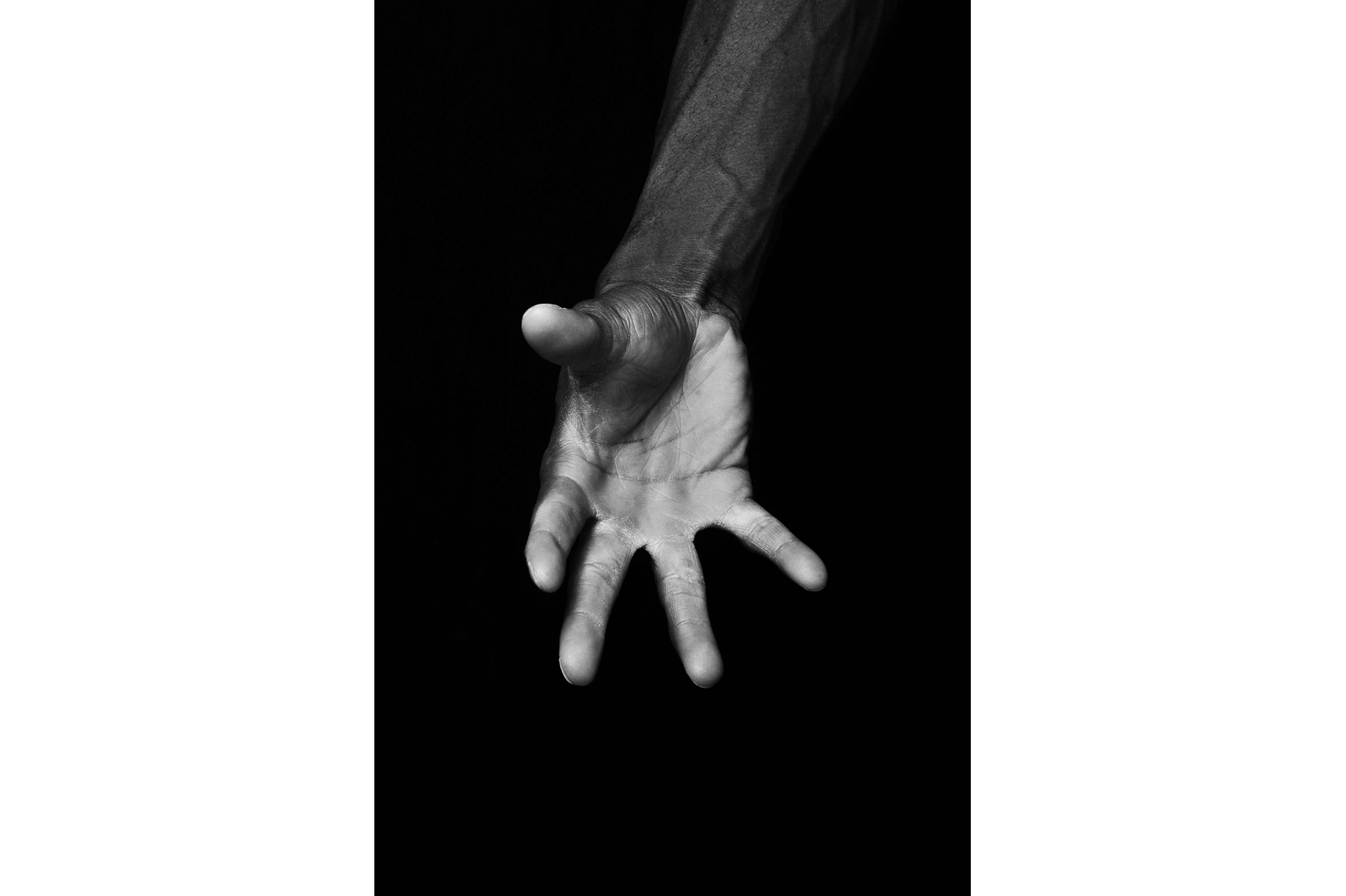 [arte] / black hands white